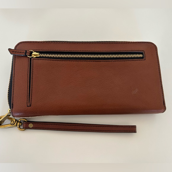 Fossil wallet with wristlet - Picture 2 of 3
